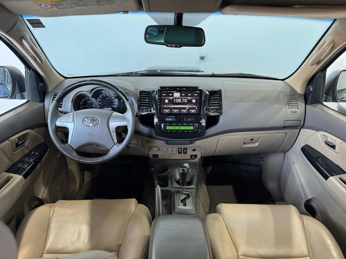 Toyota Hilux SW4 3.0 SRV 4X4 7 LUGARES 16V TURBO INTERCOOLER DIESEL 4P AUTOMÁTICO