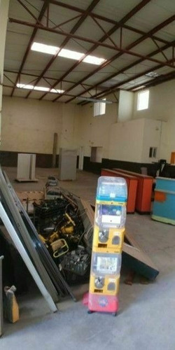 Renta De Bodega Con Oficinas Y Estacionamiento, En Las Granj