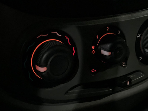Imagem 10 de 15 de Fiat Palio Attractive 1.4 Evo Flex 8v