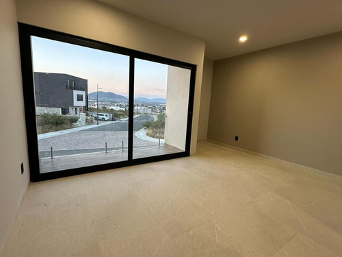 Se Vende Hermosa Residencia Con Diseño De Autor En Lomas De Juriquilla
