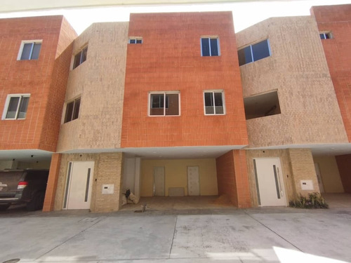 Se Vende Townhouse Obra Gris La Entrada Atth-249