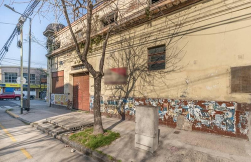 Imagen 2 de 22 de Galpón Y/o Deposito En La Mejor Esquina De La Ciudad De Buenos Aires