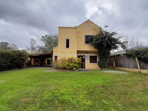 Casa De 3 Dormitorios En La Barra, Punta Del Este