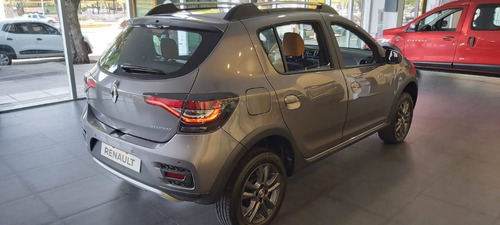 Imagen 11 de 15 de Autos Y Camionetas Renault Sandero Stepway Toyota Yaris E
