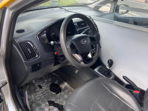 Taxi Kia Rio R Hatchback 2012 Con Puesto