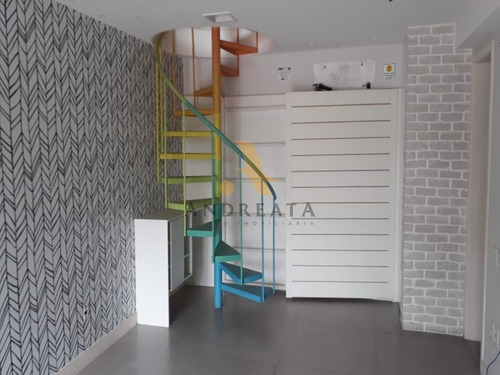 Imagem 2 de 10 de Barra Da Tijuca - Condomínio Sunplaza - Loja Frente - Com 37m2 De Piso E 18 M² De Jirau. Agende Uma Visita. - Loc5455m - 34847446