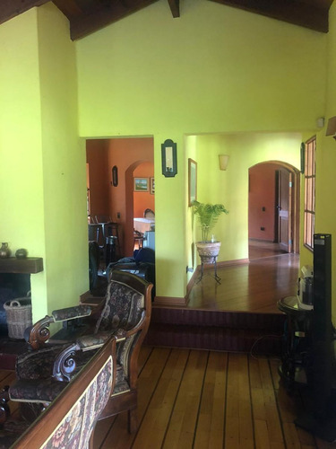 Gran Casa En Parcela Con Tremenda Ubicación, Cerca...
