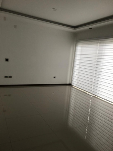 Hermosa Residencia En La Ceiba A La Venta