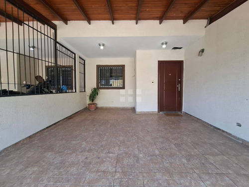 Amplio Townhouse En Venta En La Urb. Los Cortijos De Oriente