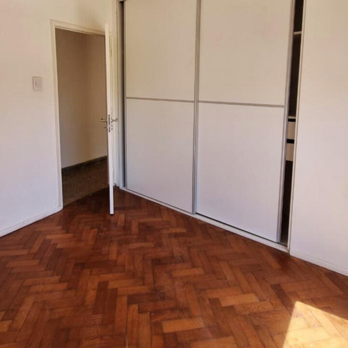 Departamento En Venta De 2 Dormitorios, En 9 De Julio 1900, En El Centro Rosario