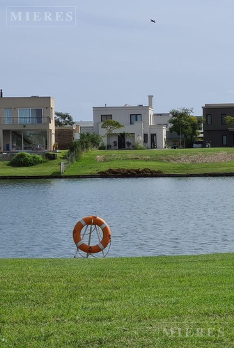 Casa En Venta En Puertos Barrio Vistas!!