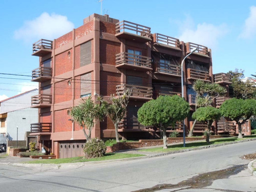 Departamento 2 Ambientes Contra Frente Con Cochera Ubicado A 100 Metros Cerca De Las Playas De Punta Mogotes.