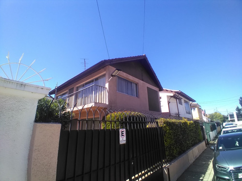 Solida Casa De Dos Pisos En Miraflores Bajo