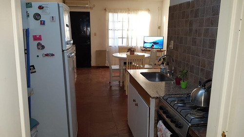 Imagen 5 de 10 de Duplex En Una Planta Con Espacio Para Coche