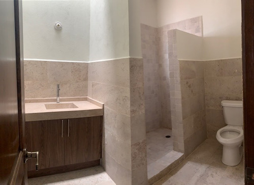 Imagen 6 de 14 de Qh1 Casa En Venta En Colinas De Juriquilla Con Techos De Doble Altura