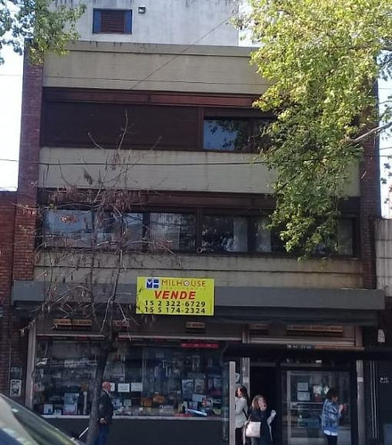 Gran Inmueble A La Venta En Chacarita, Frente A La Estacion.  Apto Todo Rubro