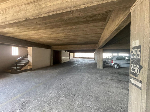 Se Vende Cochera Barrio Centro Calle Tucuman