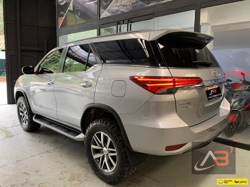 Imagen 5 de 14 de Toyota Fortuner Dubai