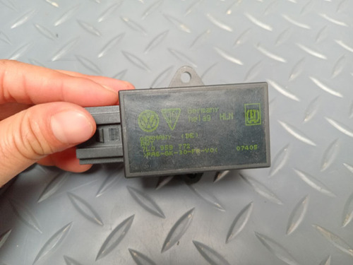 Modulo De Relay Calefaccion Delantero Izquierdo Bora 06-10 (Usado)