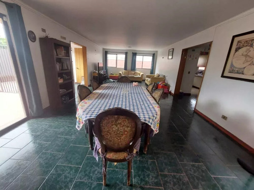 Se Vende Gran Propiedad Con Excelente Ubicación Céntrica.