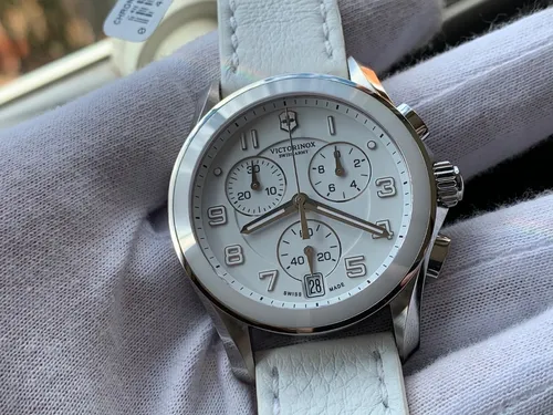 Rel gio Victorinox Swiss Army Chrono Classic 241500