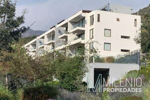 Espléndida Propiedad Con Amplio Jardín Privado.