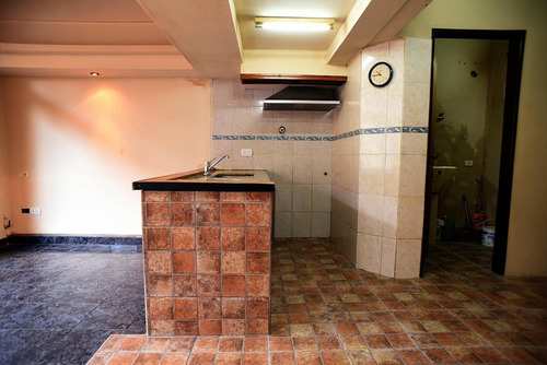 Imagen 21 de 30 de Casa 3 Ambientes Venta V Luzuriaga Parrilla Terraza Negocia