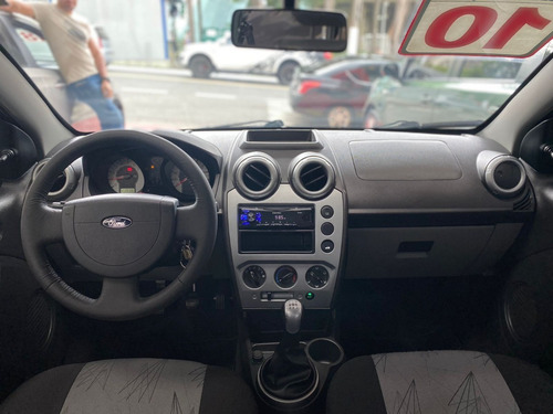 Imagem 3 de 6 de Ford Fiesta 1.0 Flex