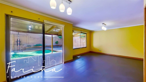 Arriendo Casa 3d, 4 Baños Y Servicio - Portones De Chicureo