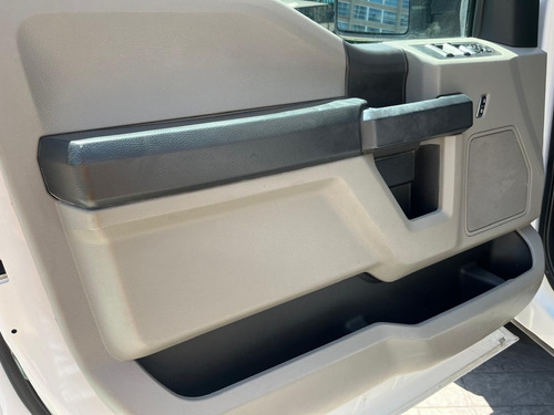 Ford F-150 3.3L XL Doble Cab. 4x2 V6