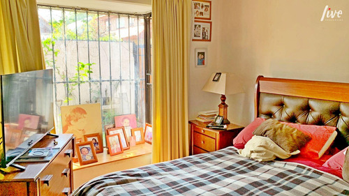 Vendo Amplia Casa En La Calle Luis Strozzi.