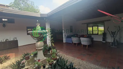 Casa En Venta En Lagos Del Cacique. Cod V61450
