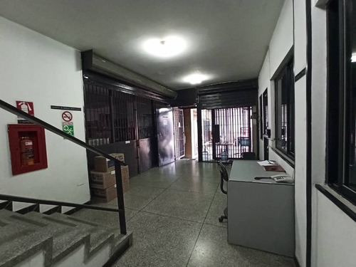Imagen 4 de 9 de Excelente Oportunidad! Local Con Fondo De Comercio En Av. Bolívar Norte - Valencia (fofc-068)