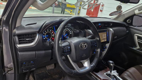 Toyota Hilux SW4 2.7 Srv 7 Lugares 4x2 16v Flex 4p Automático