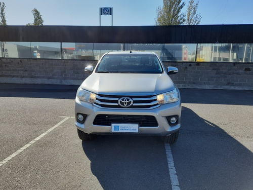 Imagen 2 de 15 de Toyota Hilux 2.8 Tdi Srx Doble Cabina 4x4 2017