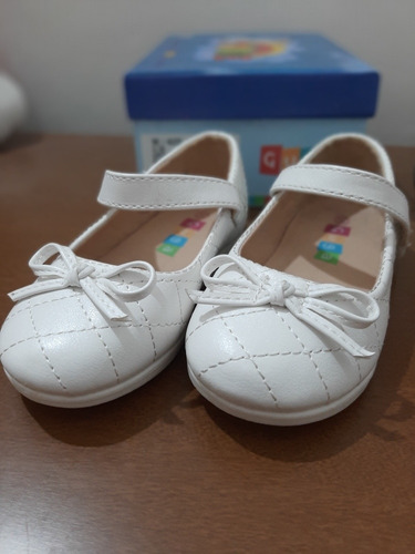 Zapatitos Guillermina Niña. Blancos