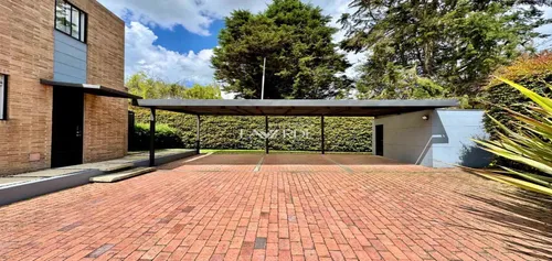 Espectacular Casa Con Vista Amplia En El Conjunto Hacienda San Simon (18467).