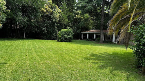 Casa En Venta - 3 Dormitorios 1 Baño - Cochera - 1.417mts2 - Parque Leloir, Ituizangó