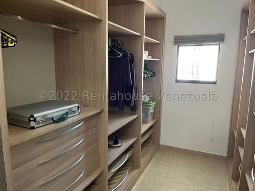 Imagen 16 de 27 de Casa En Venta En Valles De Camoruco Valencia 22-15578 Gerardo Guillén Rentahouse