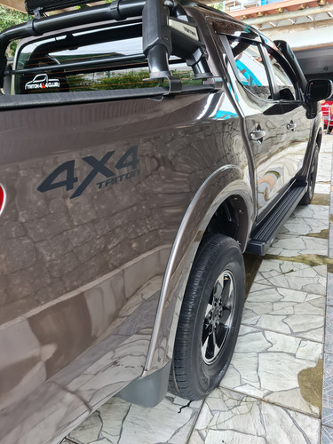 Mitsubishi Triton 2.4 Hpe-S Cab. Dupla 4X4 Aut. 4P