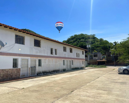 Town House En Urbanización Makatao Village, Sector La Guarina, Guatamare, Isla De Margarita, Estado Nueva Esparta.