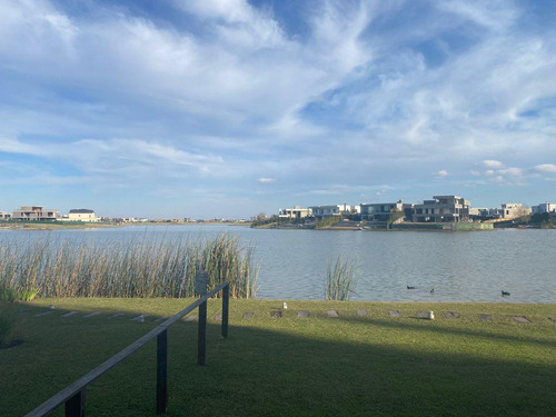 Venta Depto.3 Amb. Sobre El Lago Central En Acqua Golf, Nordelta