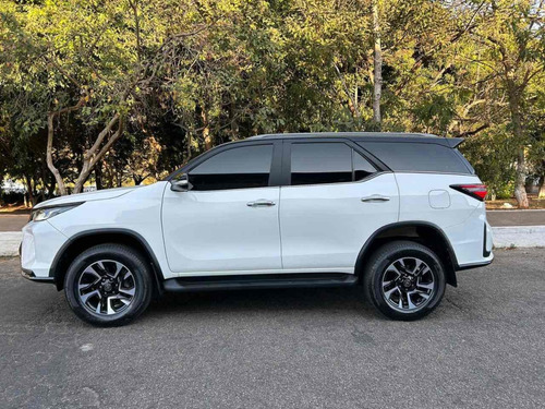 Toyota Hilux SW4 2.7 SR 7 LUGARES 4X2 16V FLEX 4P AUTOMÁTICO