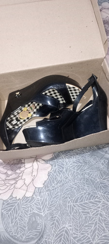 Zapatos De Goma Numero 39 Con Taco Chino Sandalias (Usado)