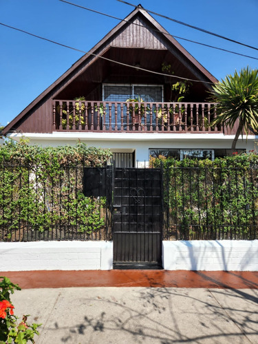 Excelente Casa En Calle Inés Rivas, Comuna De La Cisterna.
