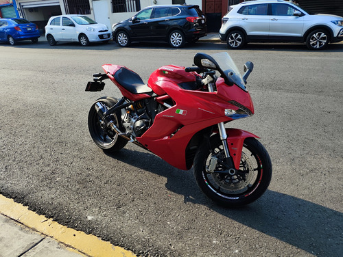 Ducati Supersport, Escape Deportivo, Colin De Asiento