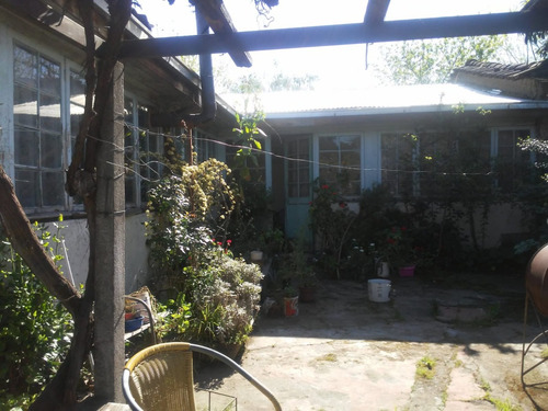 Casa Céntrica Con Terreno Con Alta Plusvalía En Villa Eden.