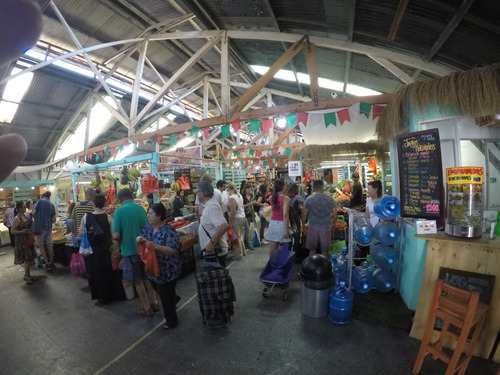 Pequeño Local En Mercadito De Abastos (barrio Italia)