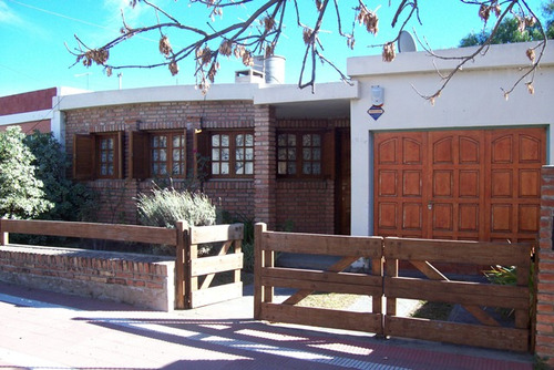 Hermoso Chalet En Regia Ubicación, B° Argentino- Capilla Del Monte (01-190)