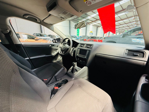 Volkswagen Jetta 2.0 At